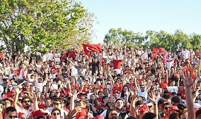 Antalyalılar Dünya Kupası heyecanı için Olbia Kent Meydanı’nda buluştu