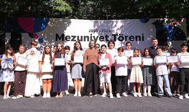 Üsküdar Çocuk Üniversitesi’nde Mezuniyet Coşkusu