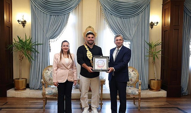 Başpehlivan Erkan Taş’tan Vali Şahin’e ziyaret