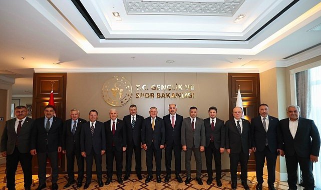 Konya Heyeti Bakan Bak ile Şehrin Gençlik ve Spor Yatırımlarını İstişare Etti