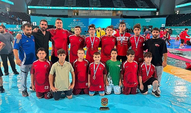 Osmangazi’nin Şampiyon Güreşçileri Başarıdan Başarıya Koşuyor